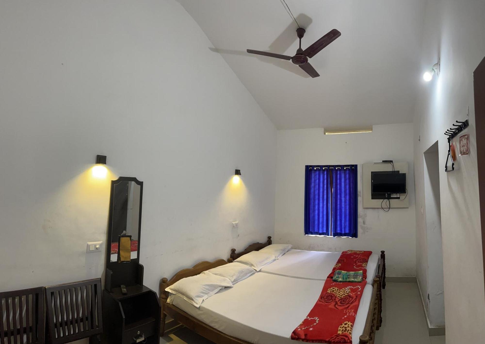 Dakshinakasi Guest House Thirunelly Exterior foto